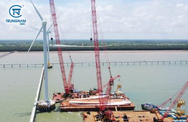 Bộ đôi sà lan 14.000 tấn tham gia thay cánh dự án điện gió Đông Hải 1 - Trà Vinh