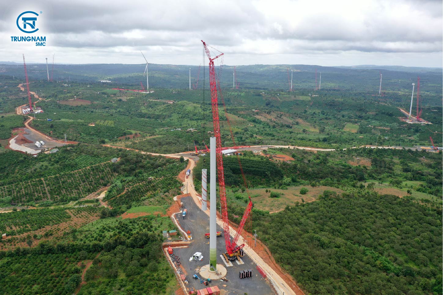 Supplying large-capacity crawler cranes for the construction and installation of wind turbines