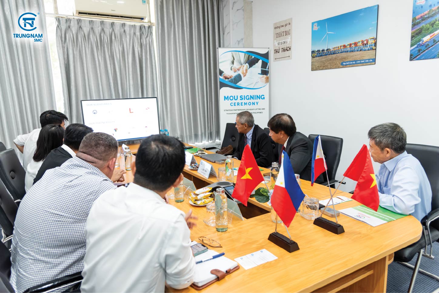 Toàn cảnh buổi ký kết giữa Trungnam SMC và Royal Cargo